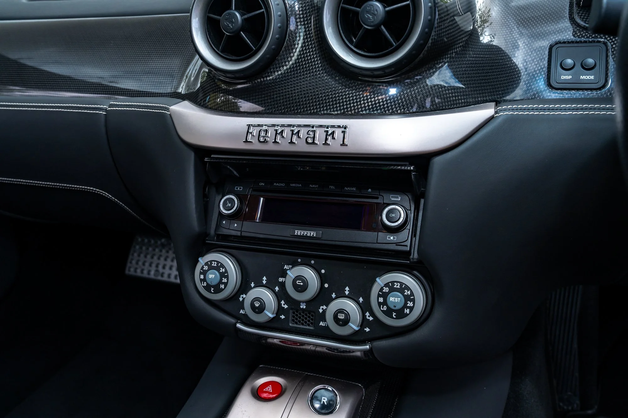 Ferrari_599_GTB_interior-24.jpg