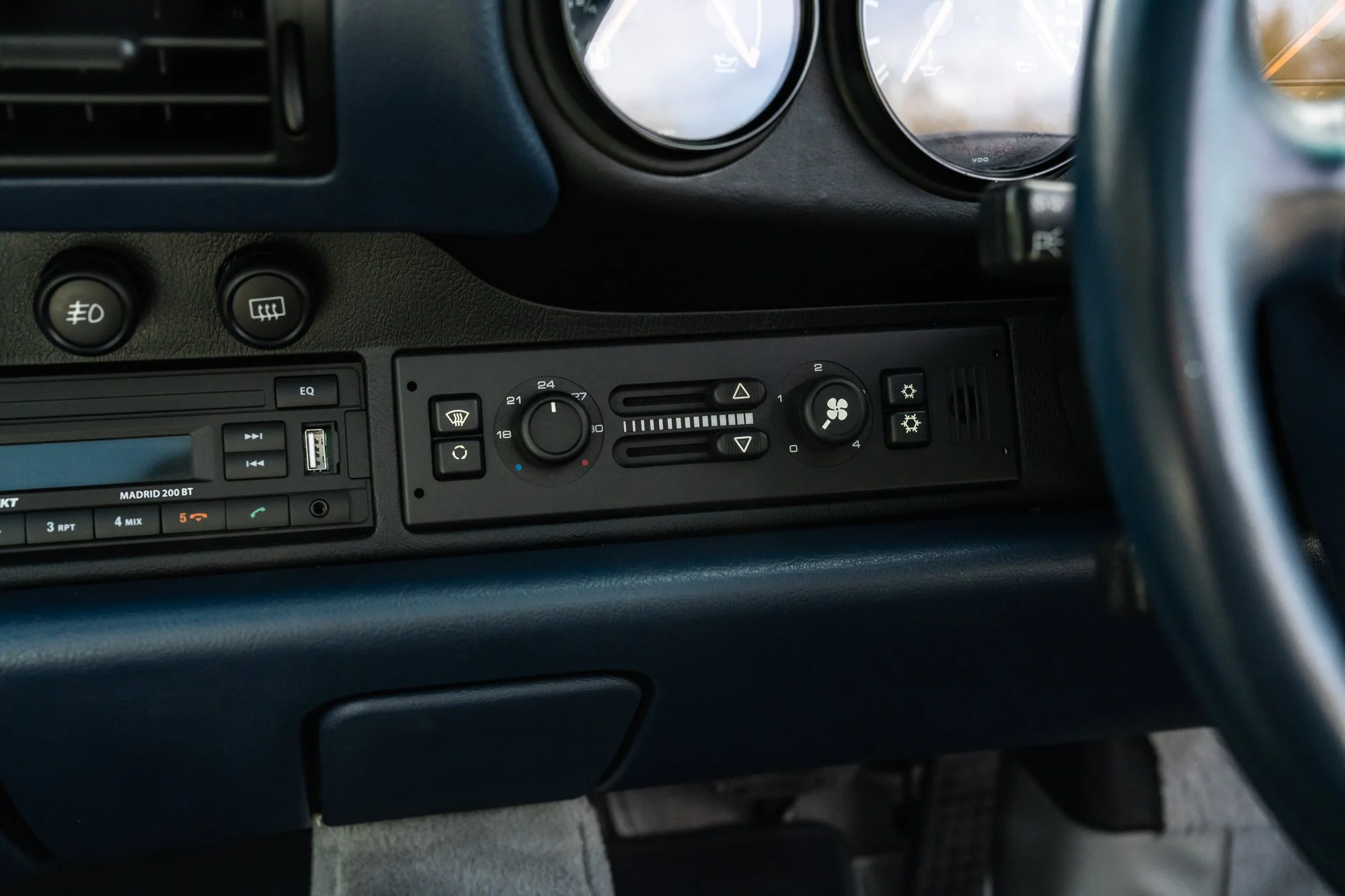 Porsche_993_Targa_interior-16.jpg