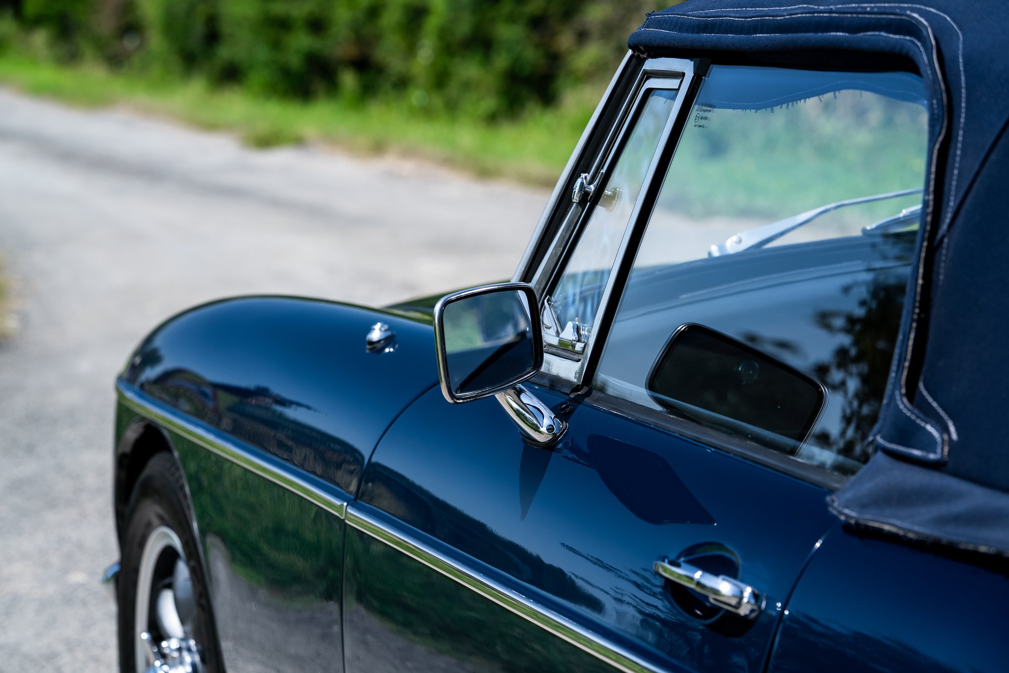 MG_Roadster_exterior-18.jpg