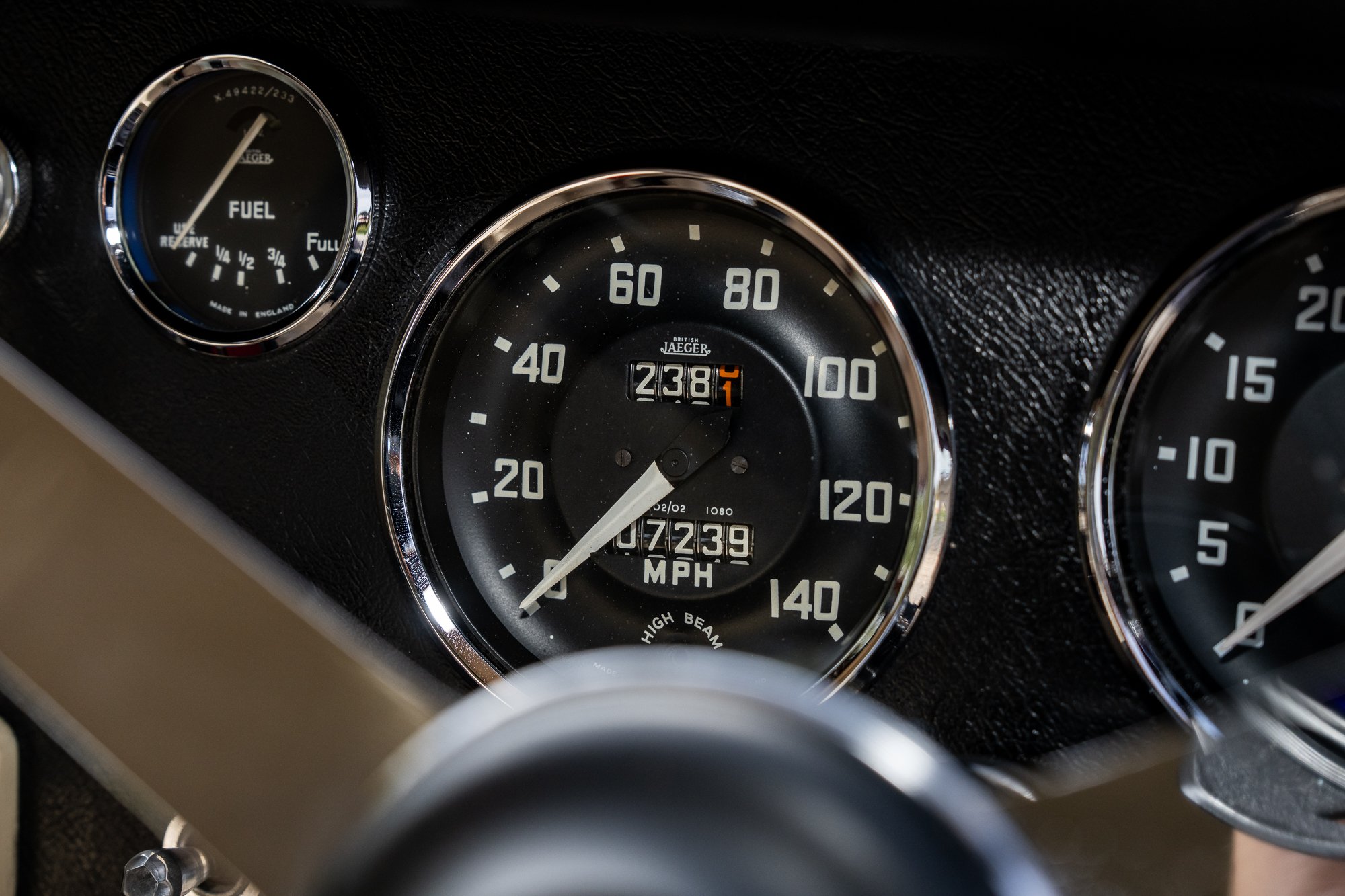 Jensen_541R_interior-12.jpg