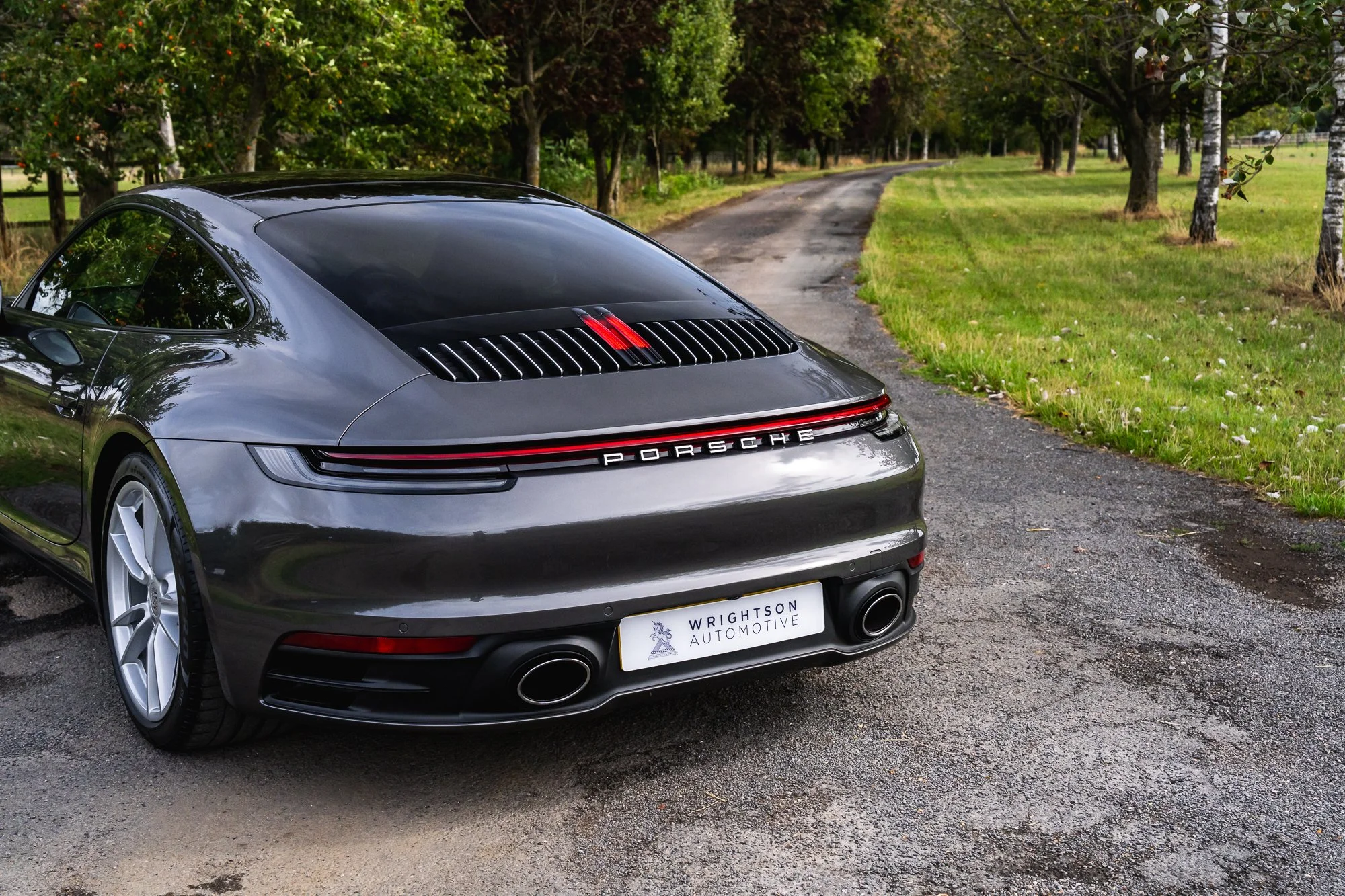 Porsche_911_Carrera_4_exterior-27.jpg