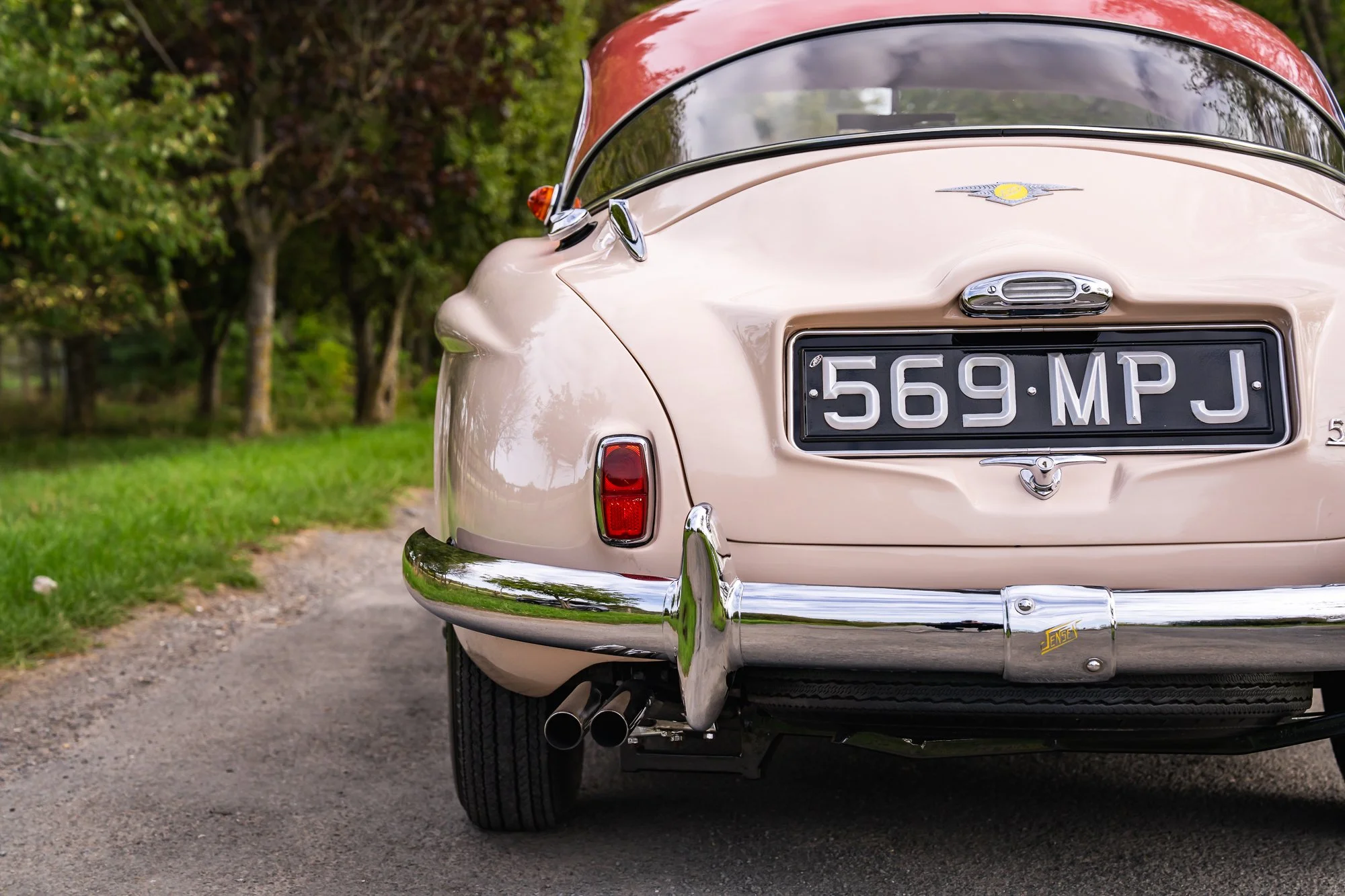 Jensen_541R_exterior-26.jpg
