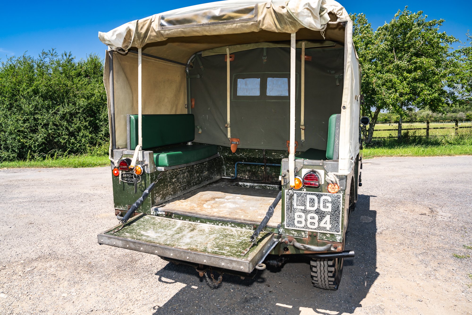 LandRover_Series1_interior-22.jpg