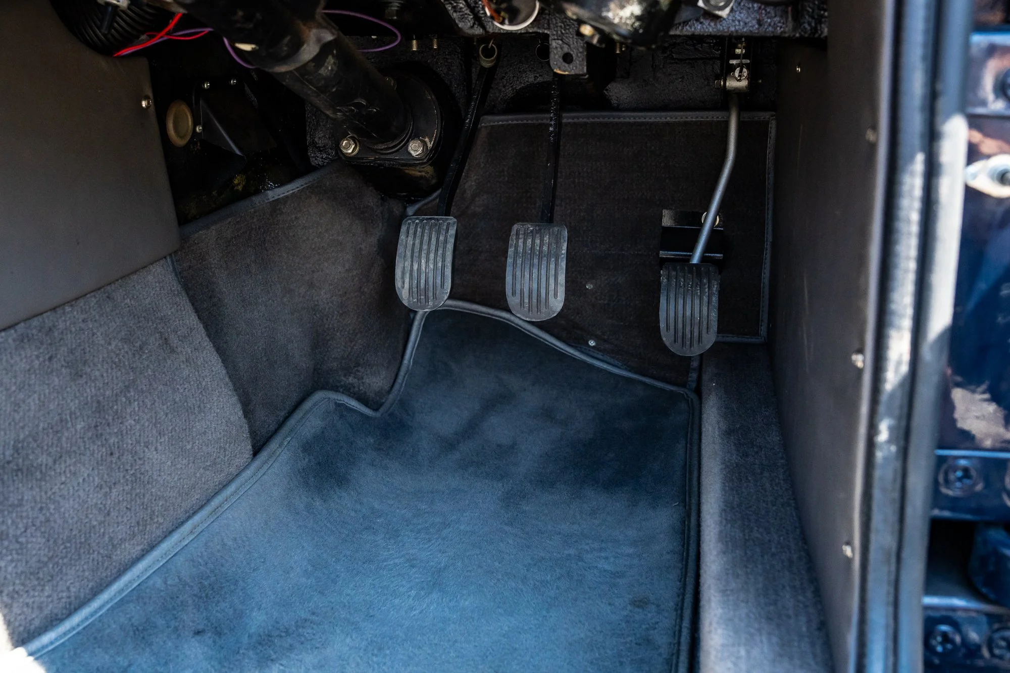 MG_Roadster_interior-14.jpg