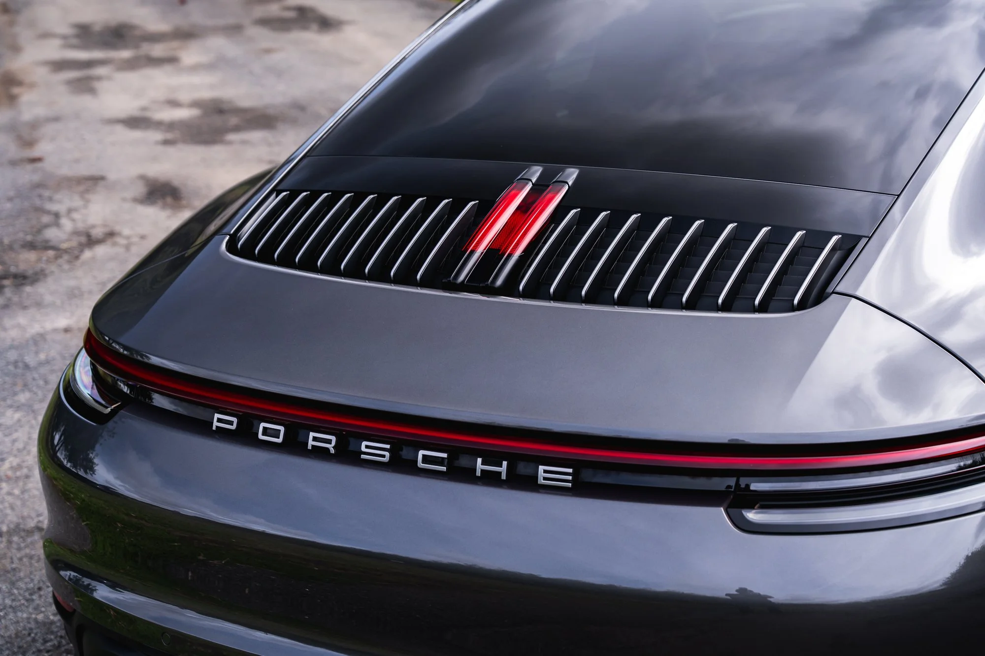Porsche_911_Carrera_4_exterior-21.jpg