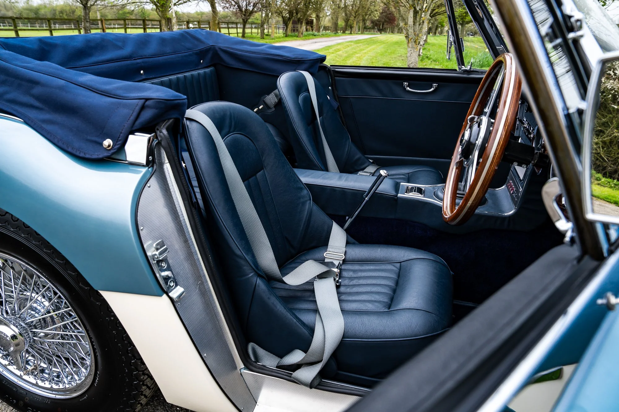 Austin Healey 3000_interior-1.jpg