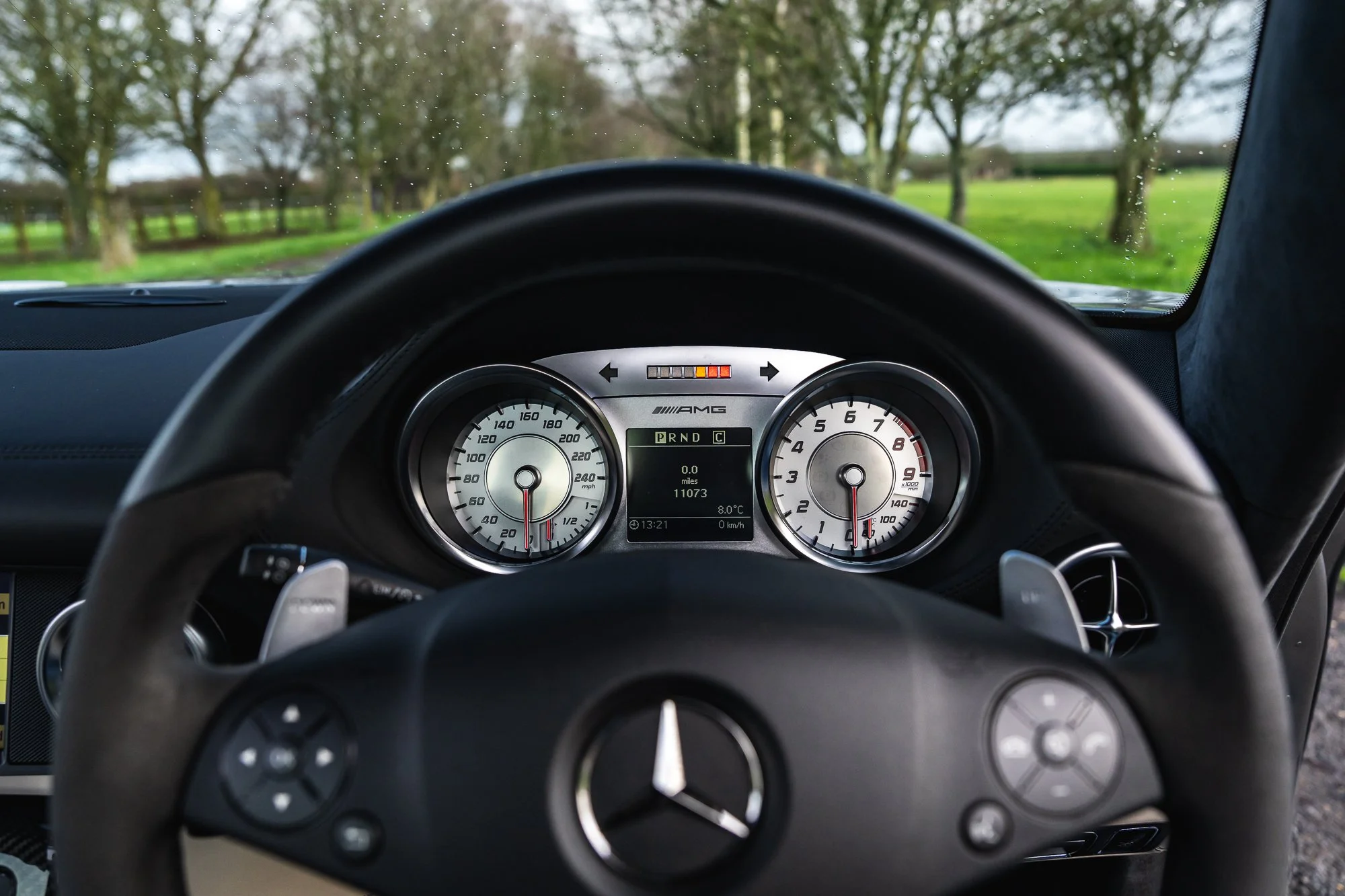 Mercedes-Benz_SLS_AMG_interior-12.jpg