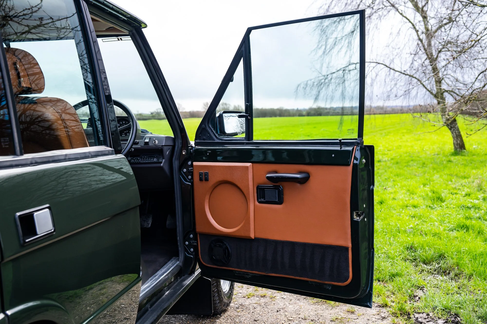 Range Rover V8_interior-1.jpg