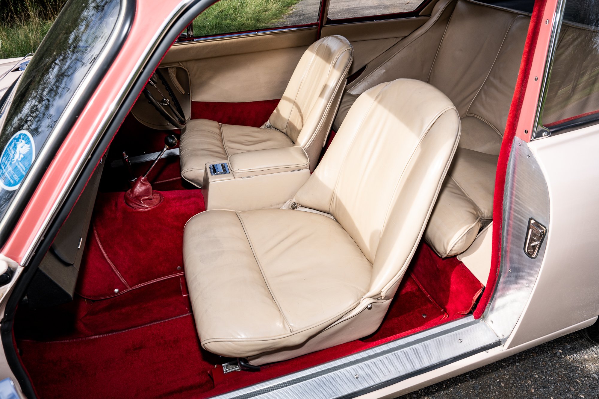 Jensen_541R_interior-15.jpg