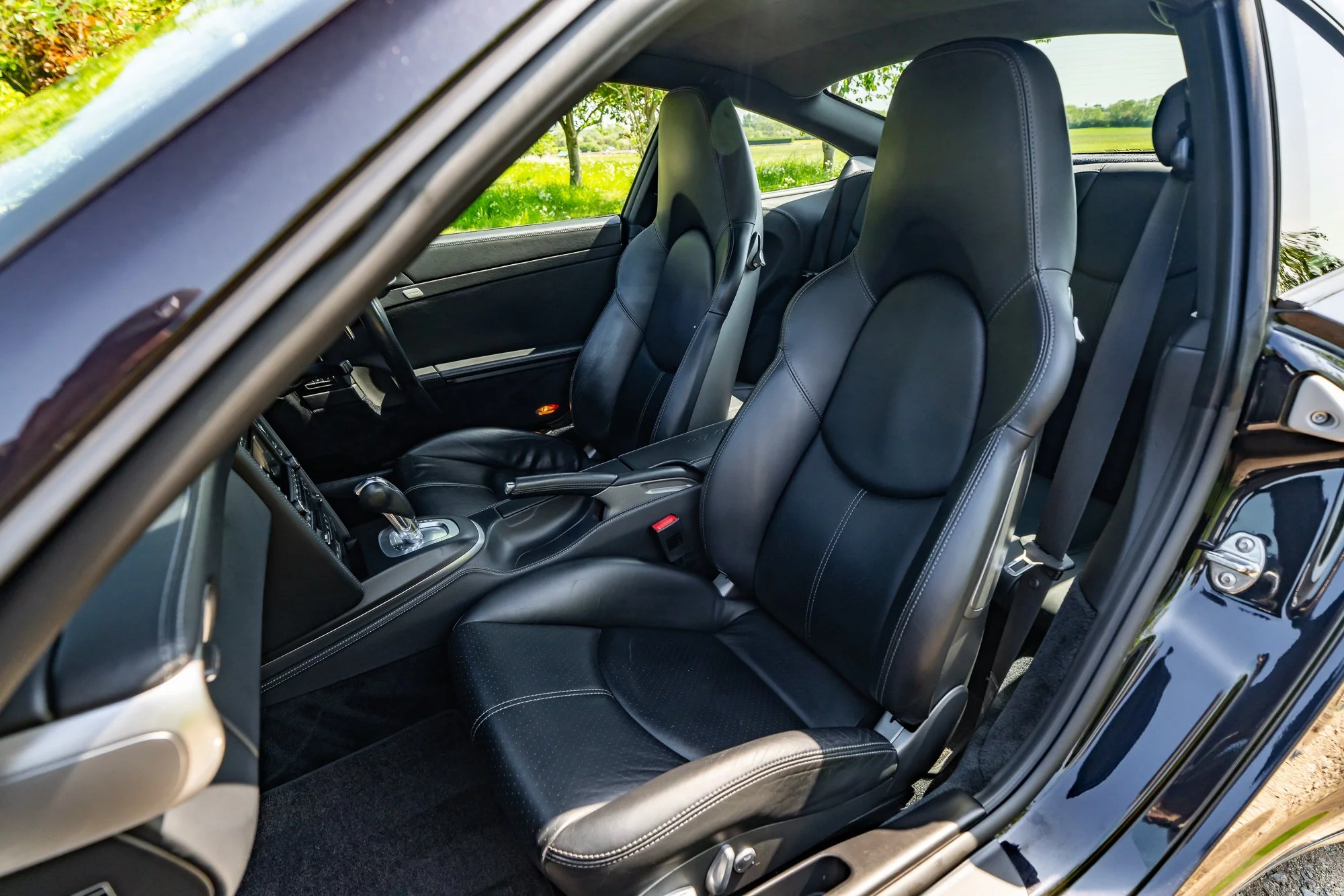 Porsche_911_Turbo S_interior-3.jpg