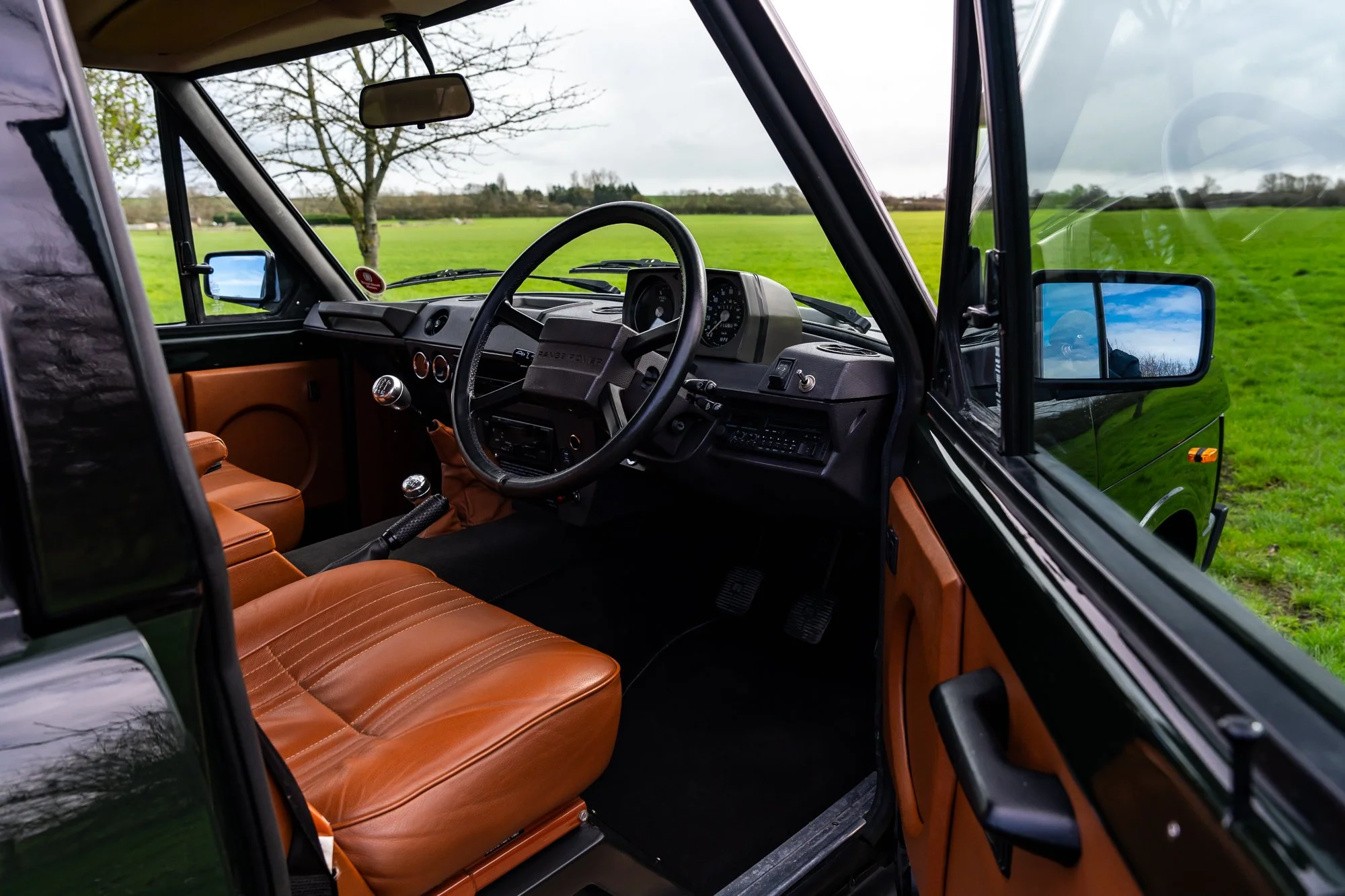 Range Rover V8_interior-4.jpg
