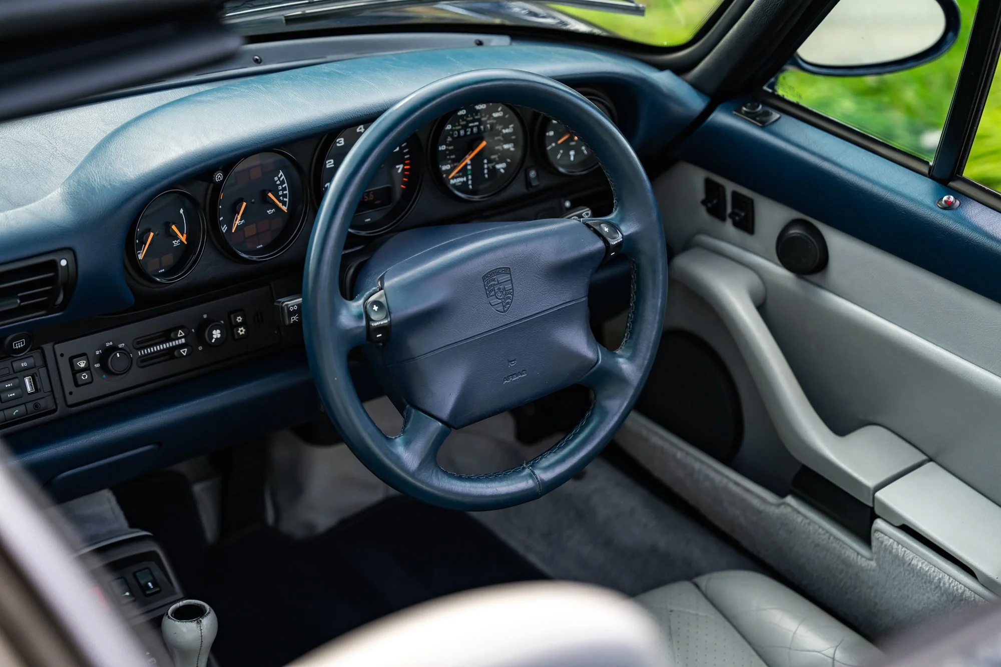 Porsche_993_Targa_interior-34.jpg