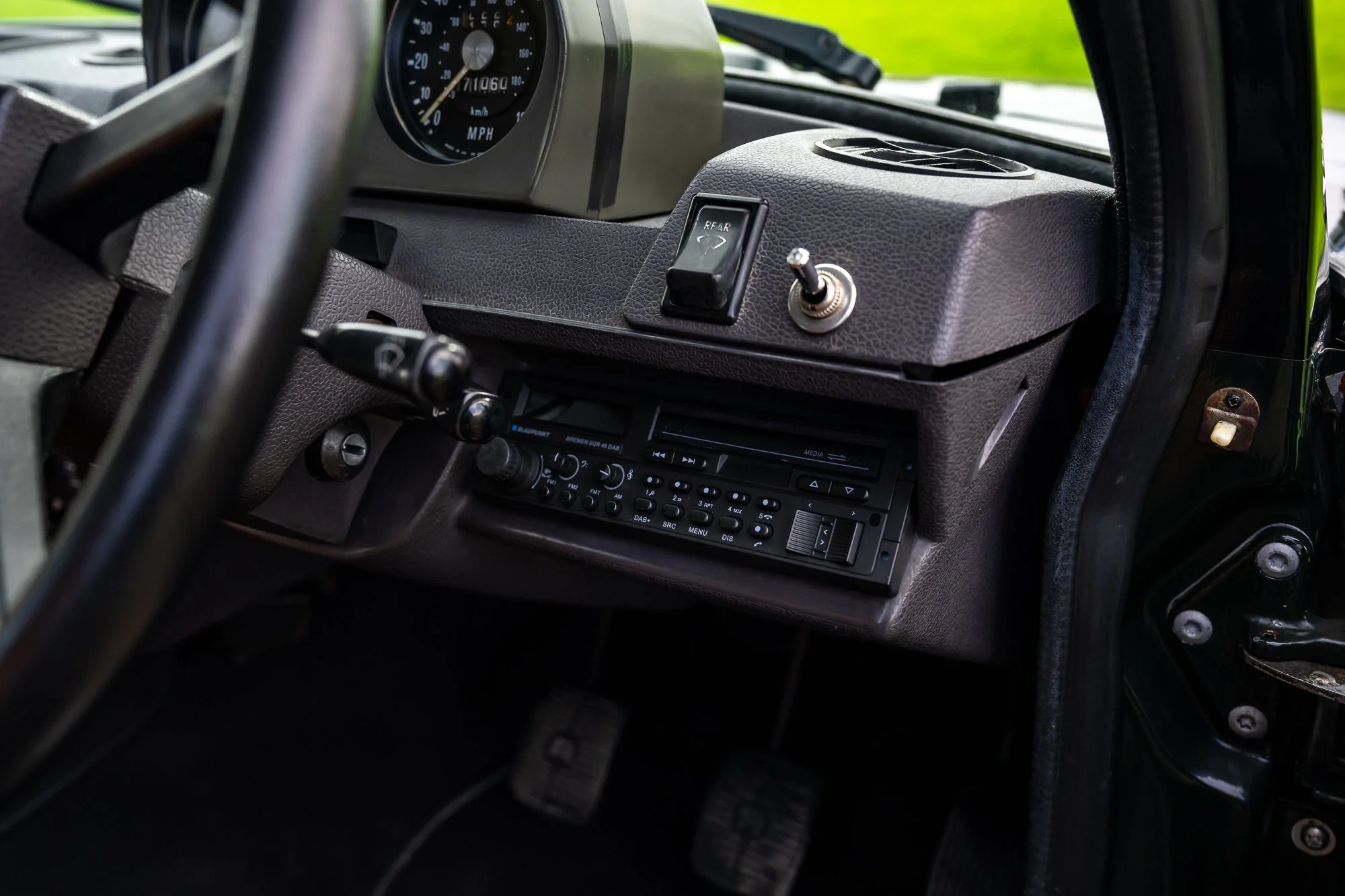 Range Rover V8_interior-6.jpg