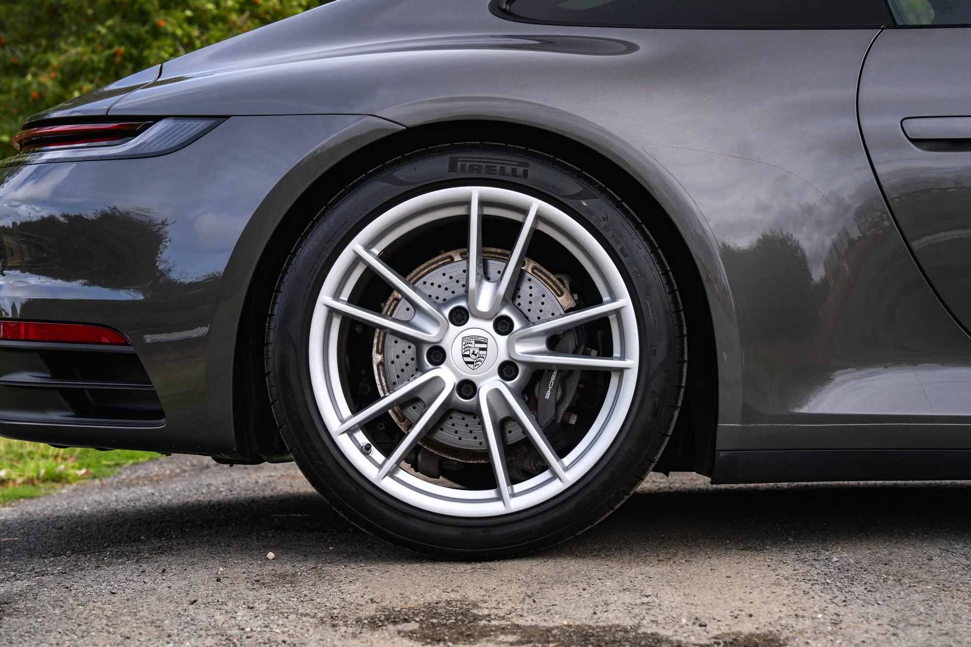 Porsche_911_Carrera_4_exterior1-1.jpg