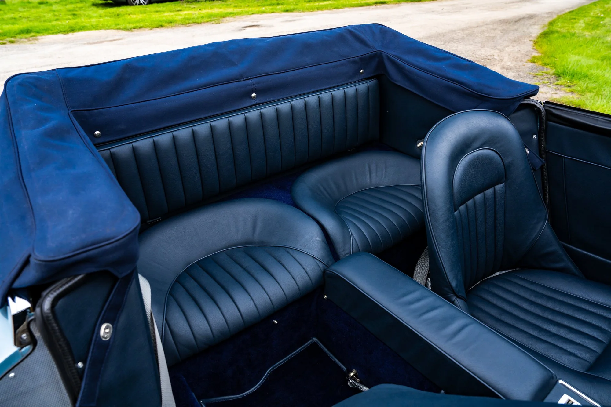 Austin Healey 3000_interior-8.jpg