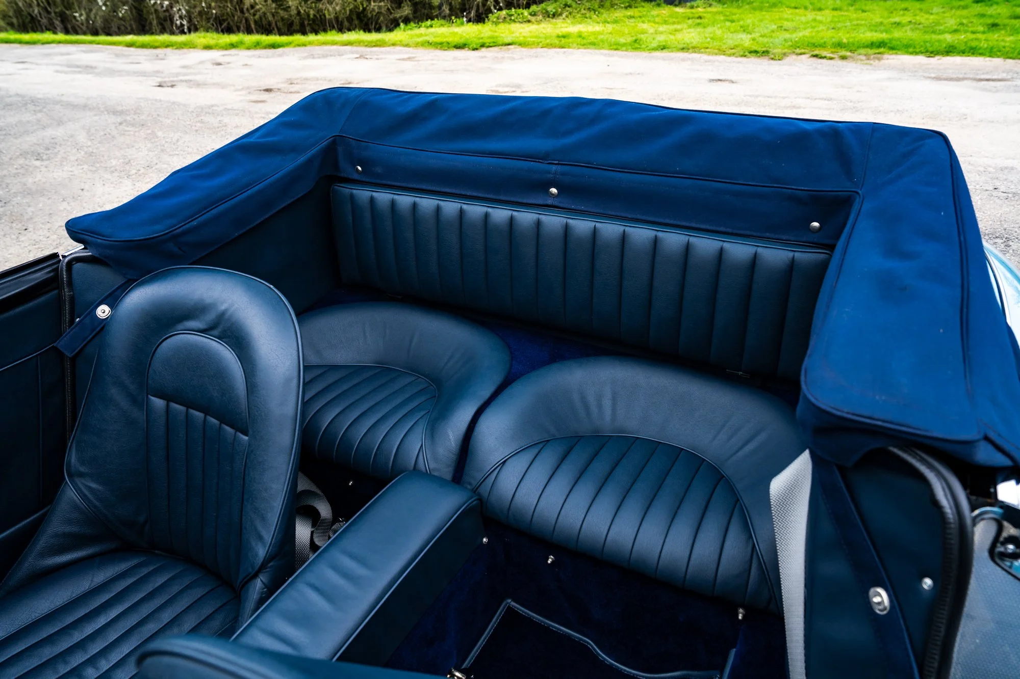 Austin Healey 3000_interior-7.jpg