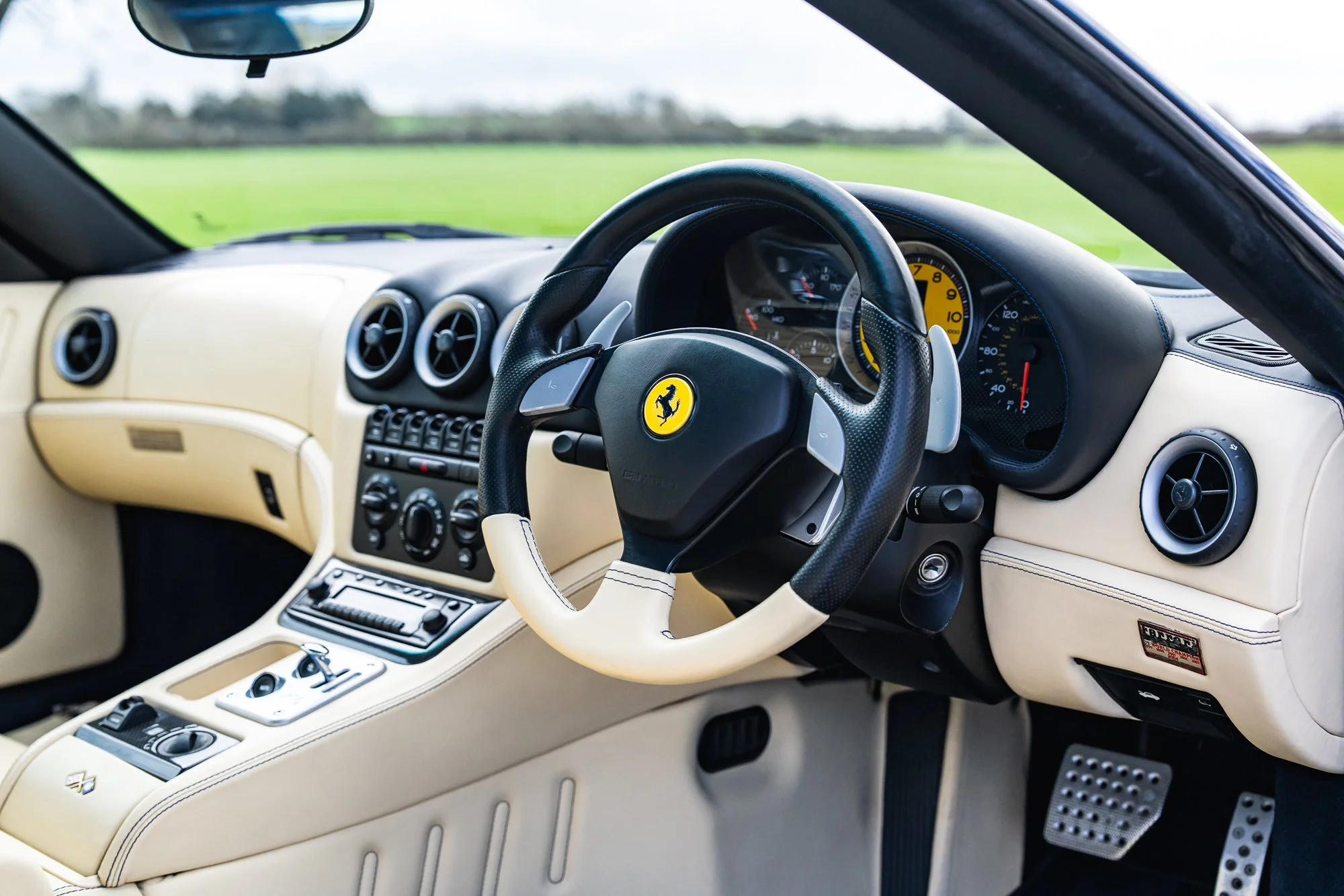Ferrari_Superamerica_interior-6.jpg