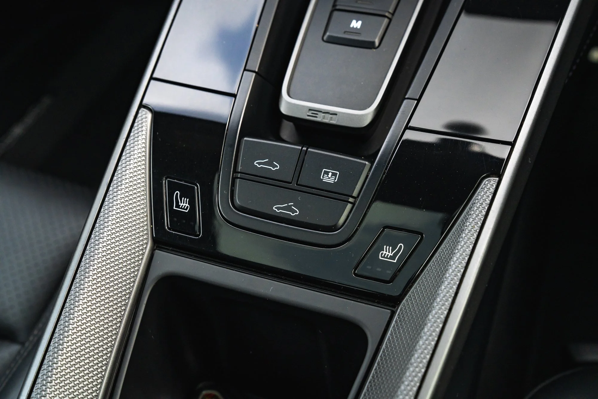 Porsche_911_Carrera_4_interior-33.jpg
