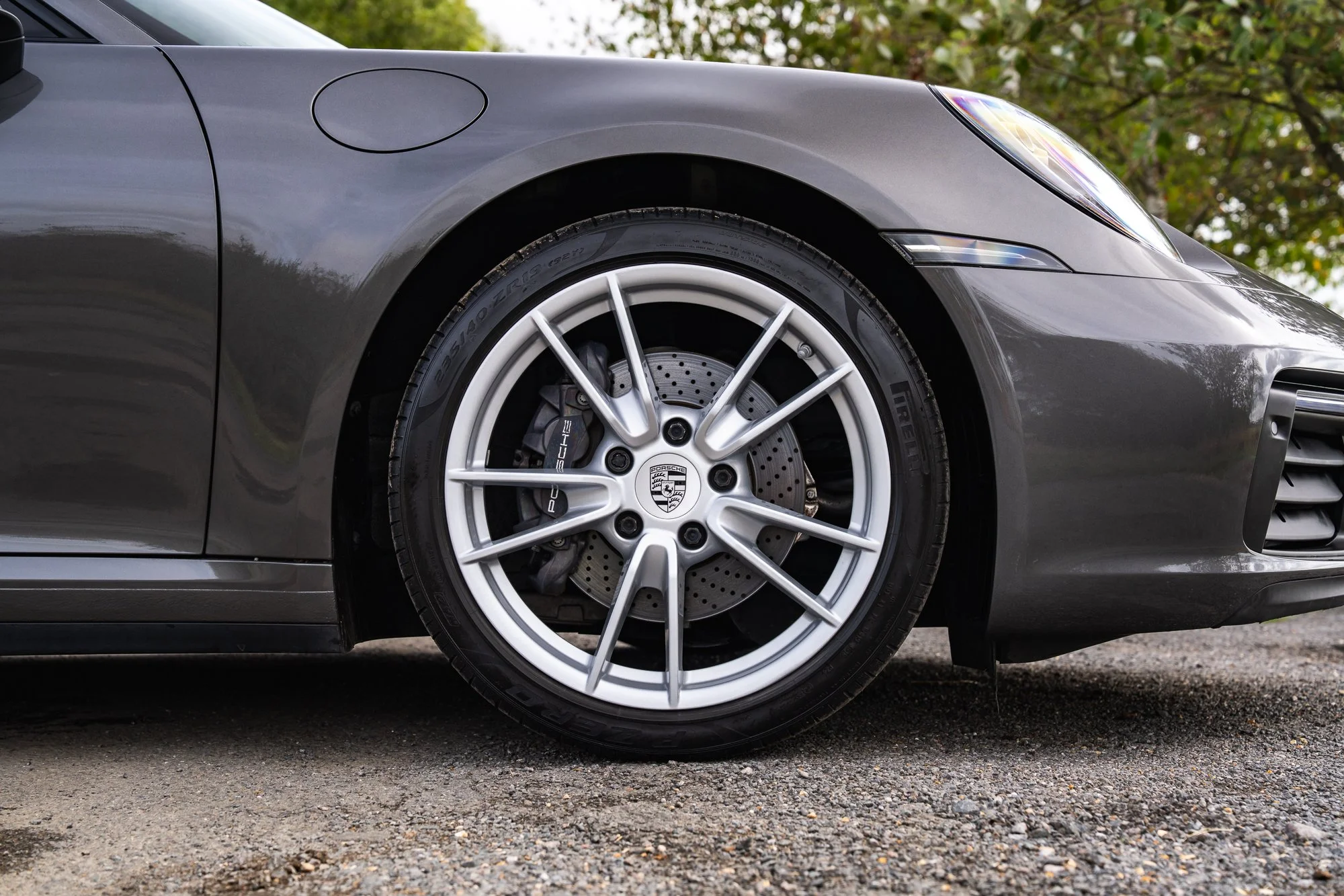 Porsche_911_Carrera_4_exterior1-2.jpg