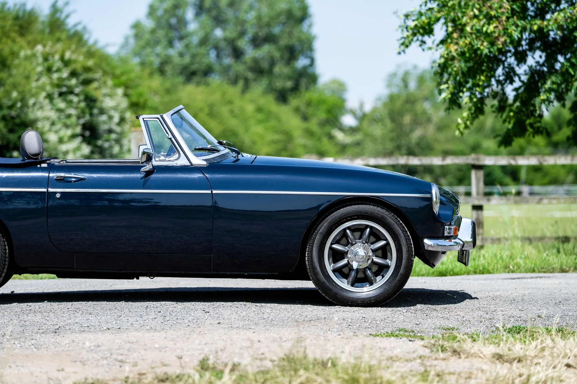MG_Roadster_exterior-23.jpg