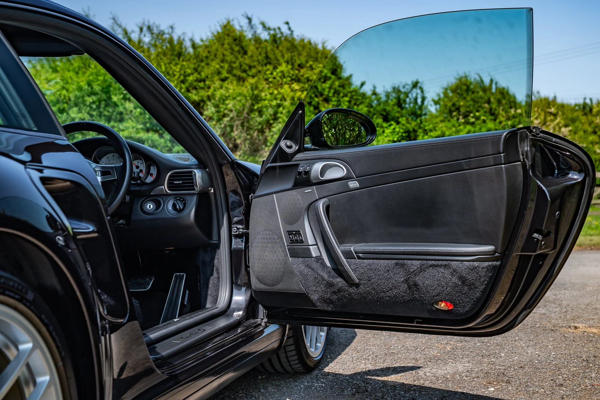 Porsche_911_Turbo S_interior-20.jpg