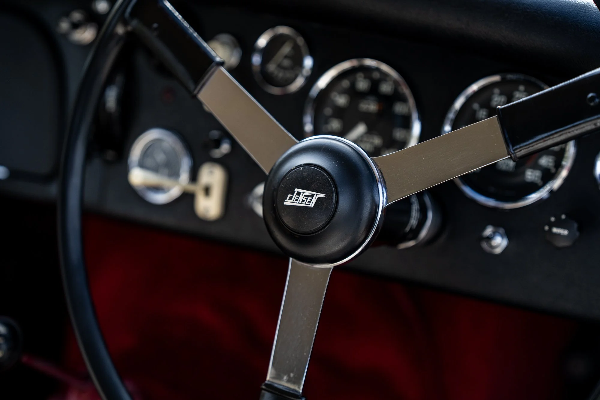 Jensen_541R_interior-10.jpg
