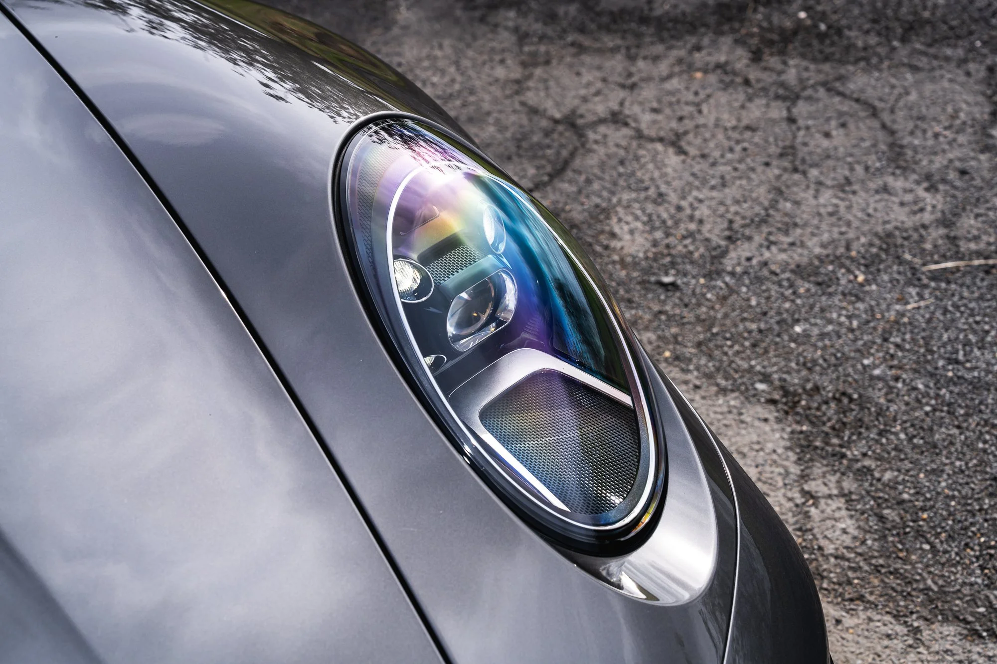 Porsche_911_Carrera_4_exterior-13.jpg