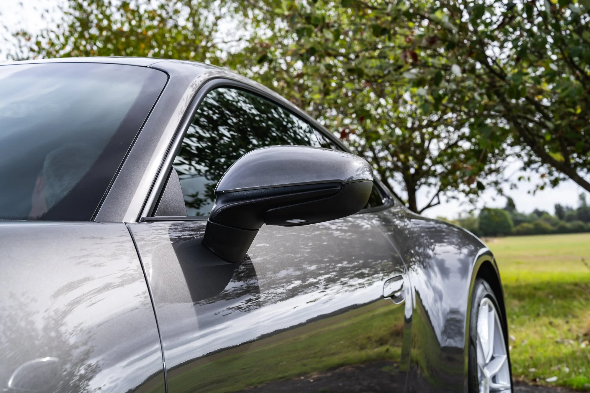 Porsche_911_Carrera_4_exterior-3.jpg