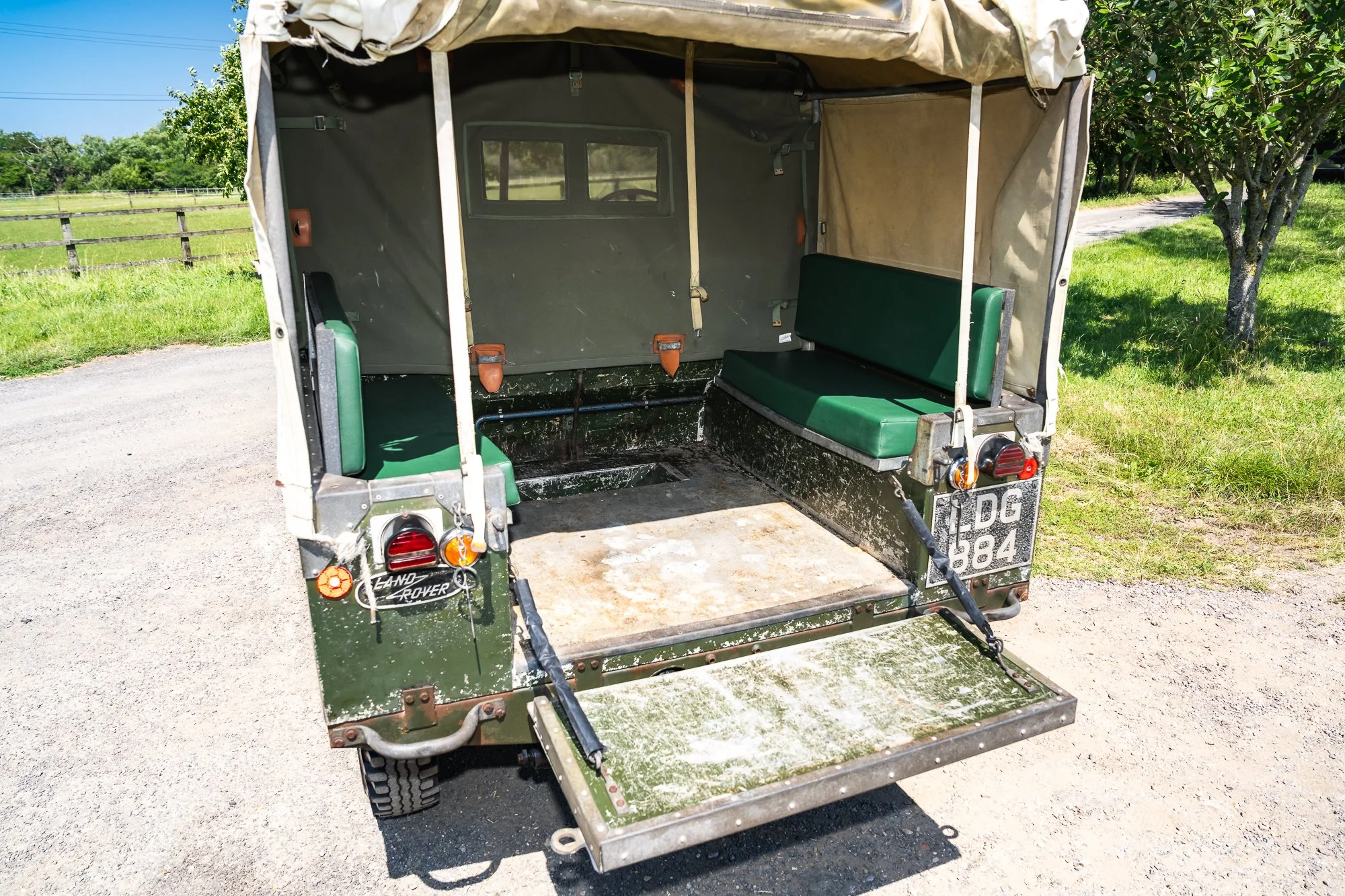 LandRover_Series1_interior-20.jpg