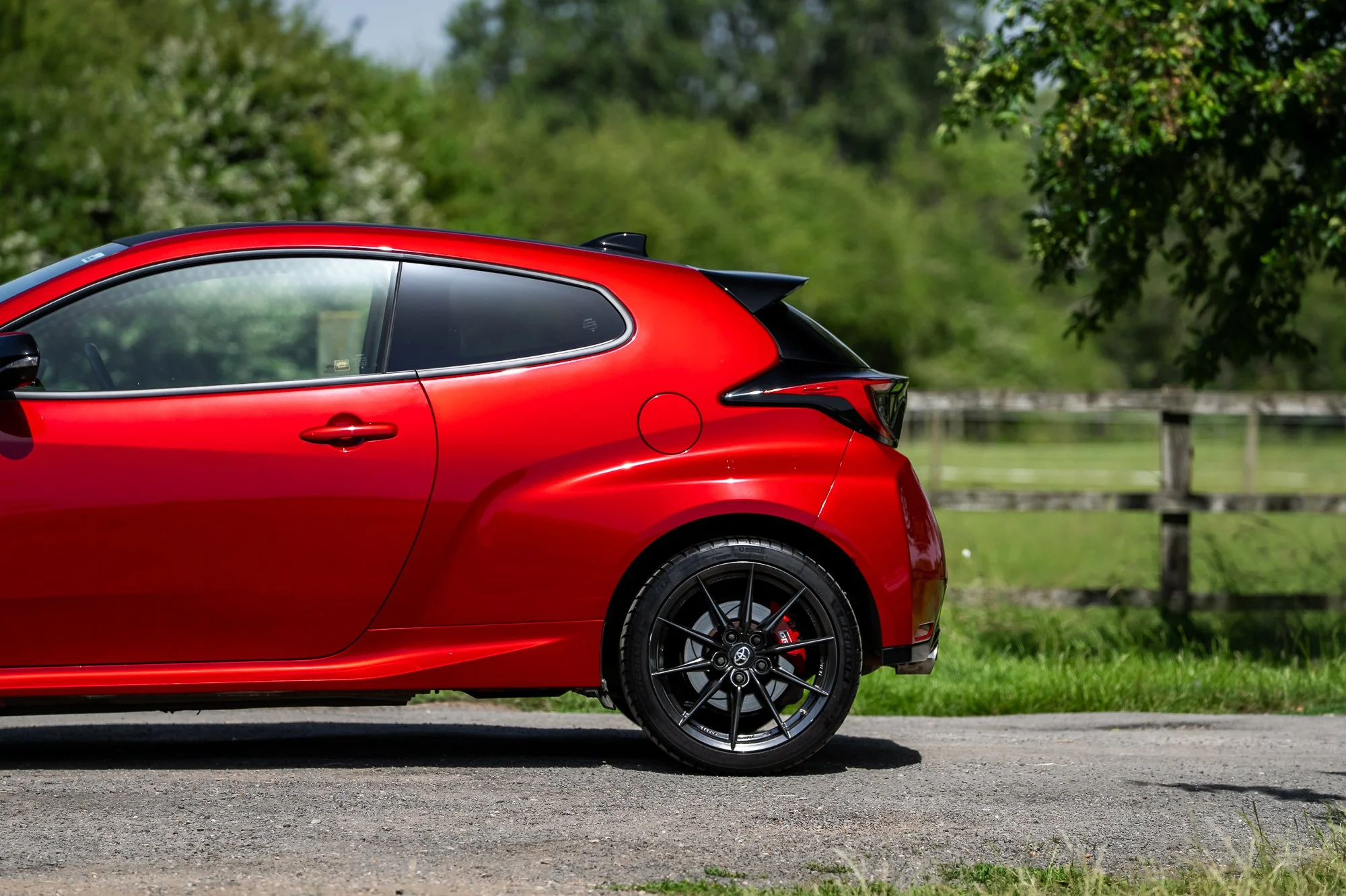 Toyota_Yaris_GR_Four_exterior-23.jpg