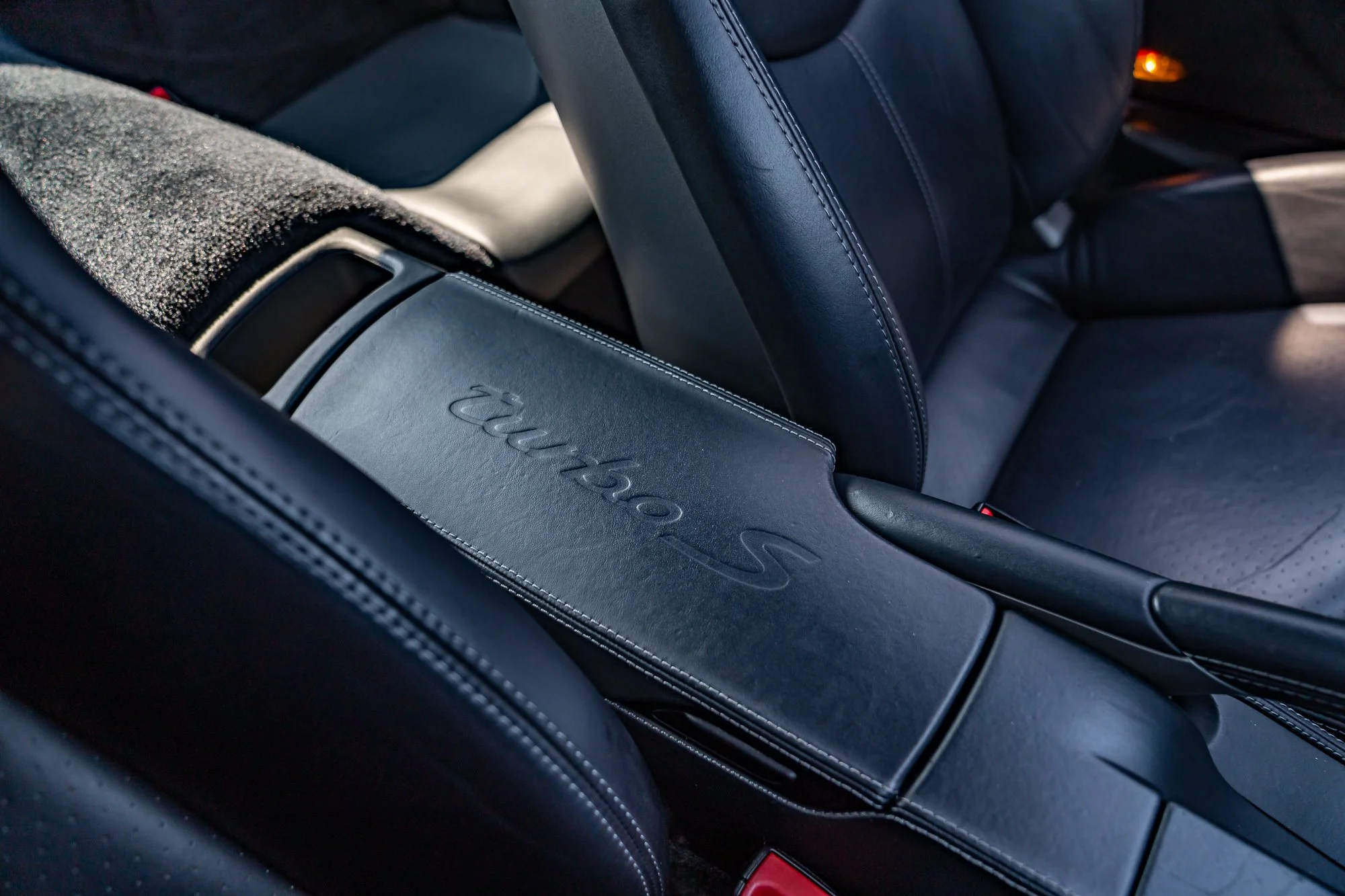 Porsche_911_Turbo S_interior-33.jpg