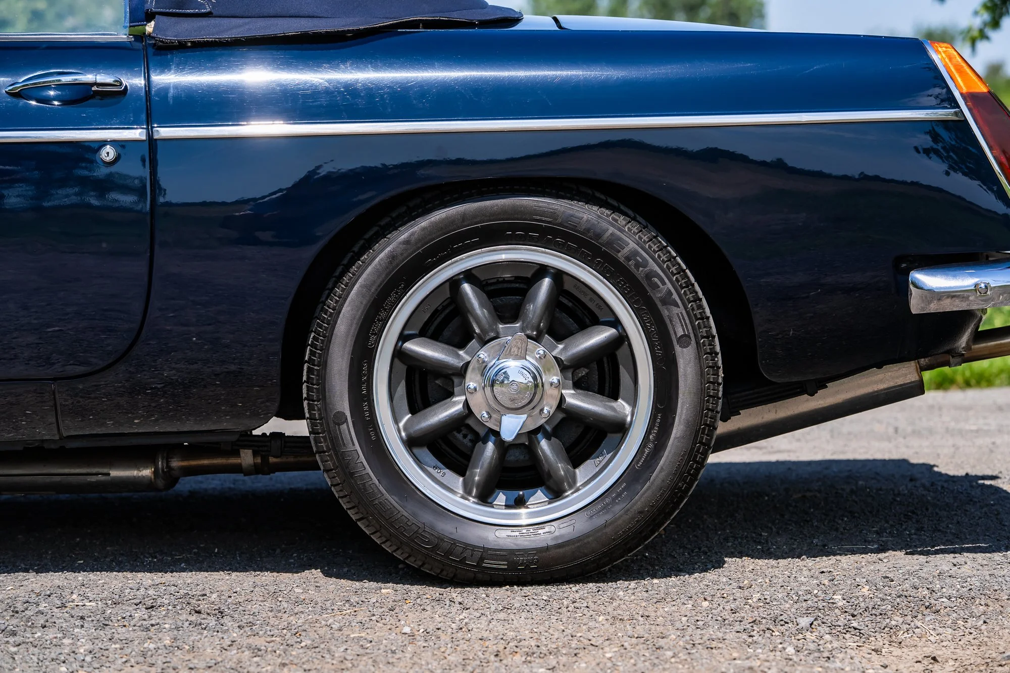 MG_Roadster_exterior1-2.jpg