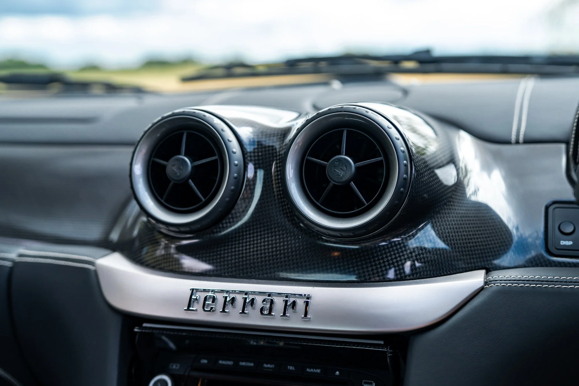 Ferrari_599_GTB_interior-33.jpg