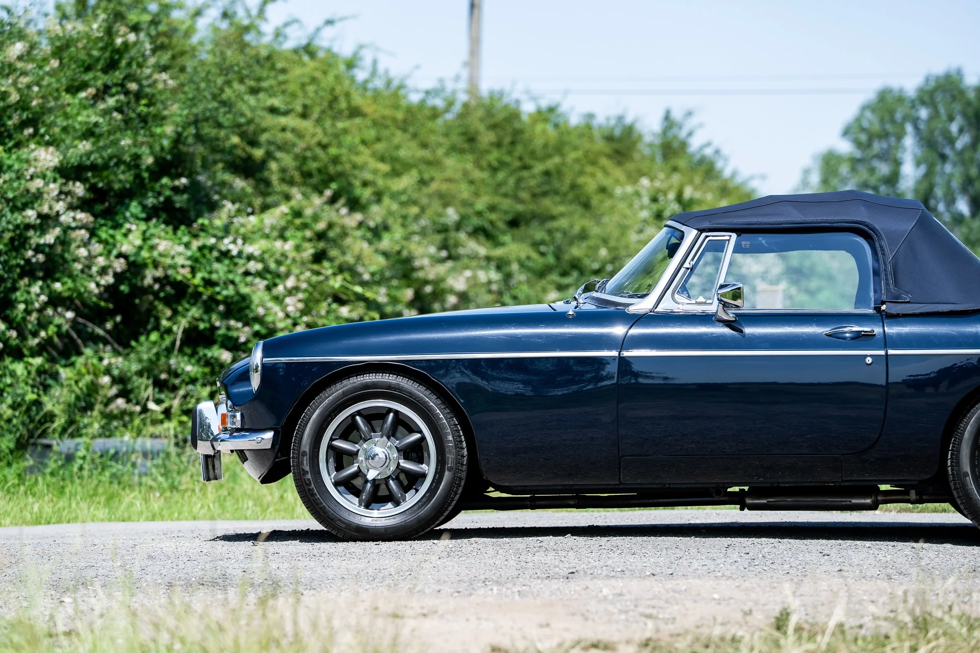 MG_Roadster_exterior-19.jpg