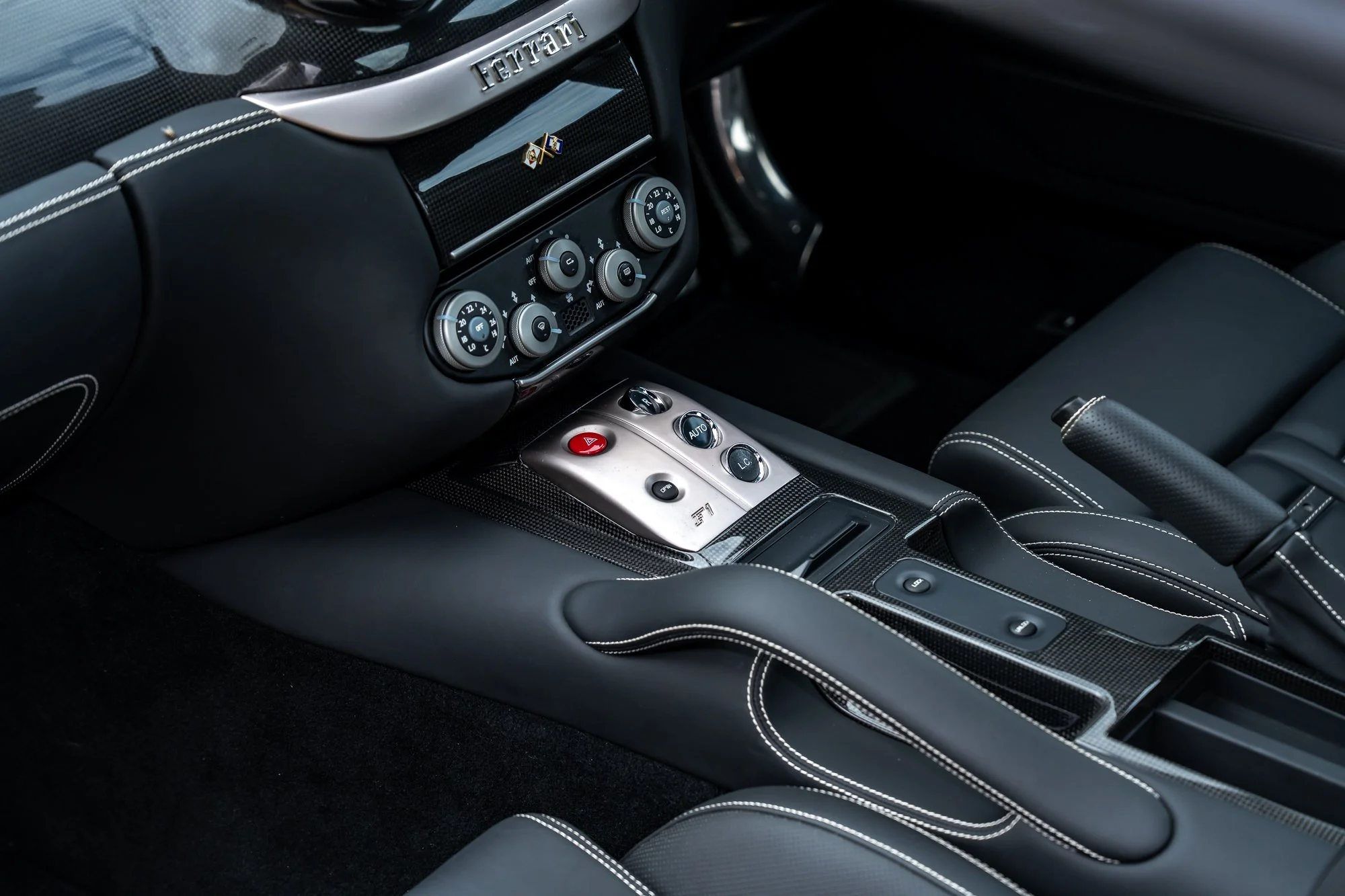 Ferrari_599_GTB_interior-16.jpg