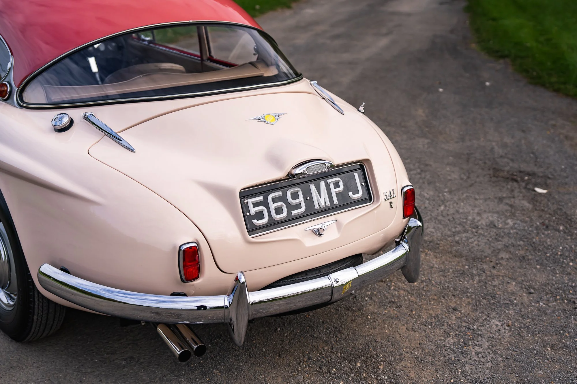 Jensen_541R_exterior-23.jpg