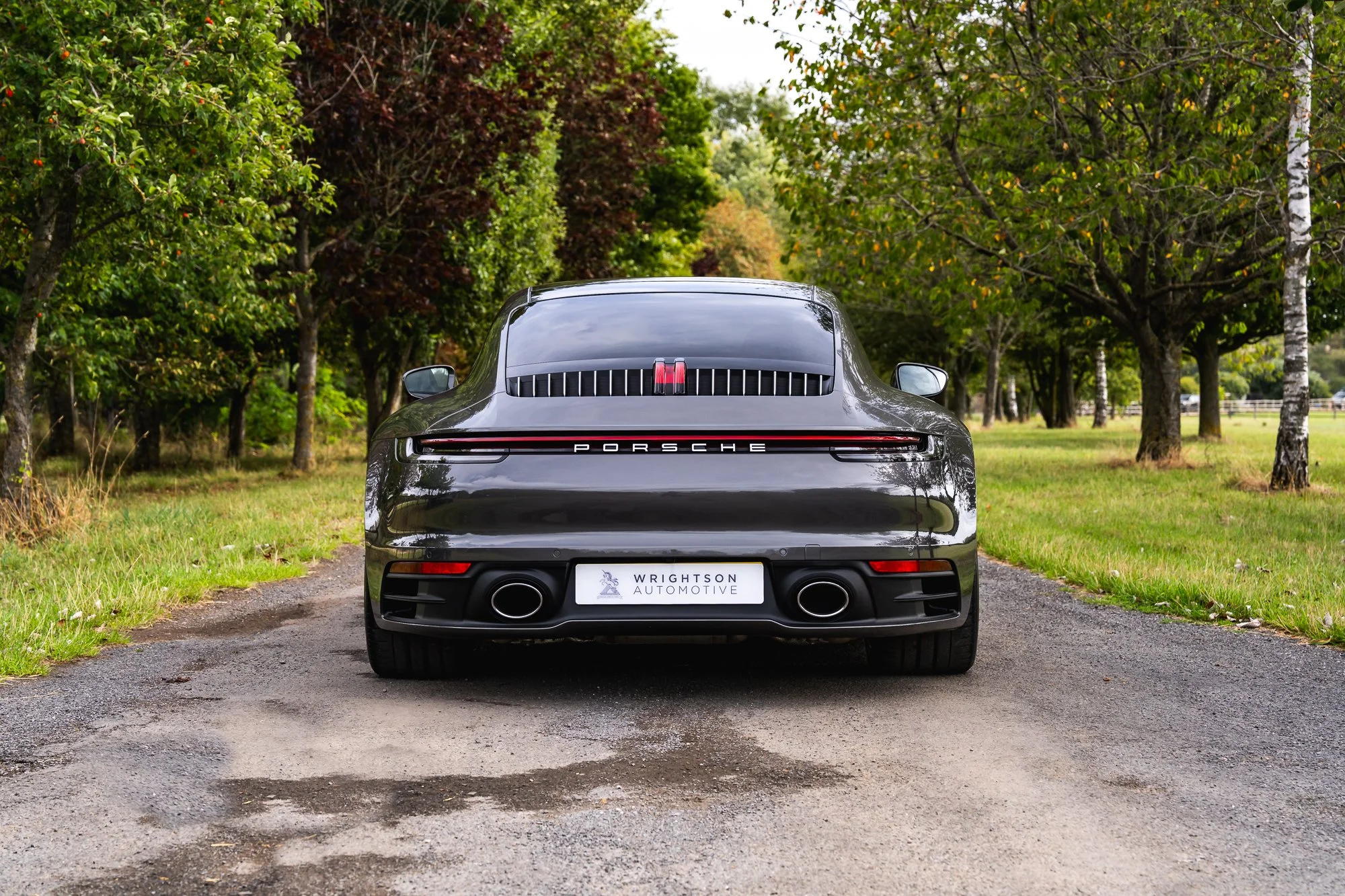 Porsche_911_Carrera_4-10.jpg