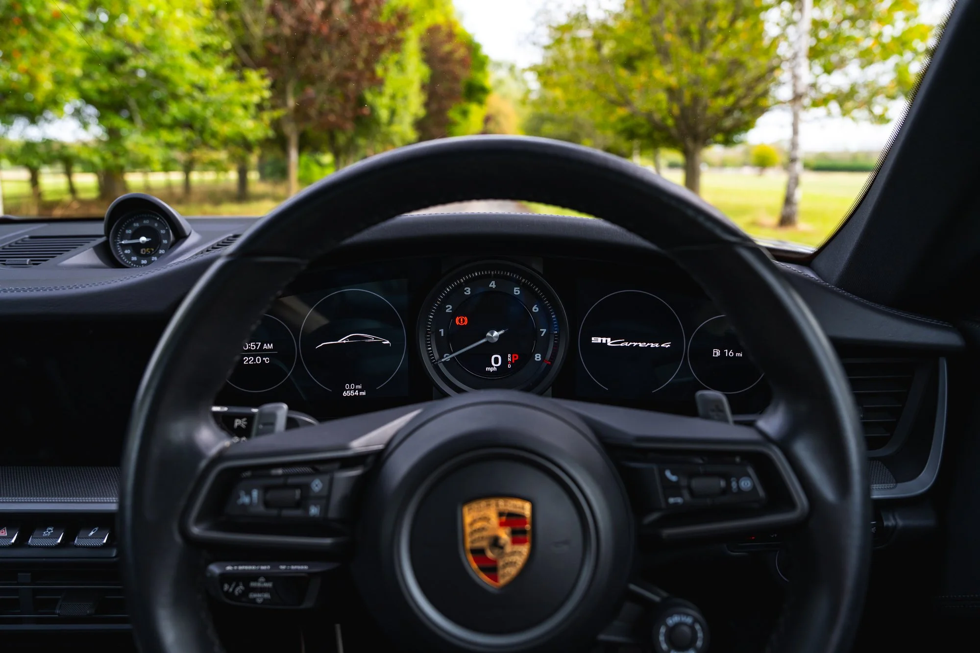 Porsche_911_Carrera_4_interior-27.jpg