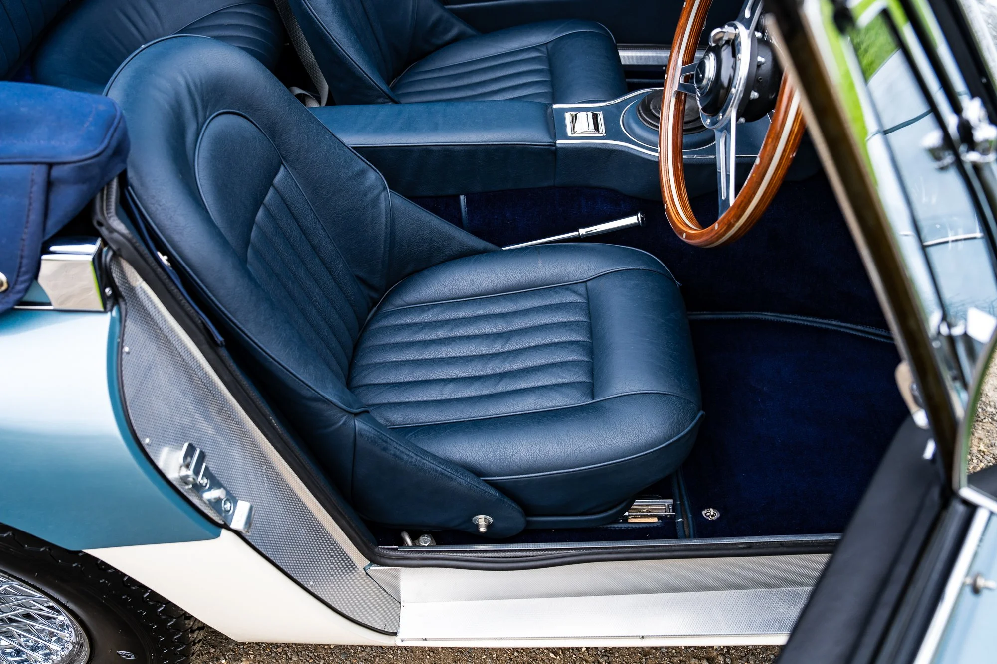 Austin Healey 3000_interior-4.jpg