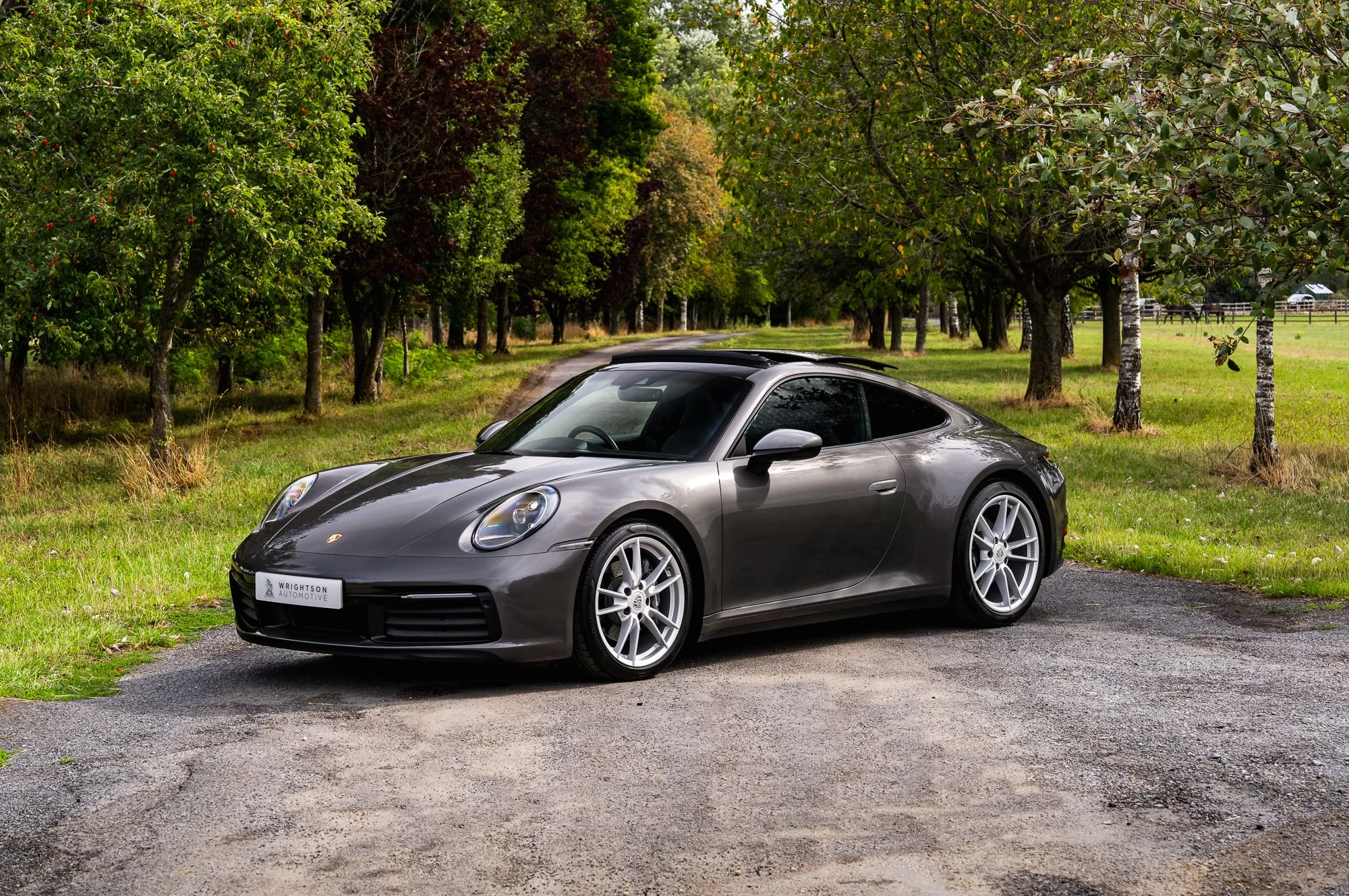 Porsche_911_Carrera_4-1.jpg