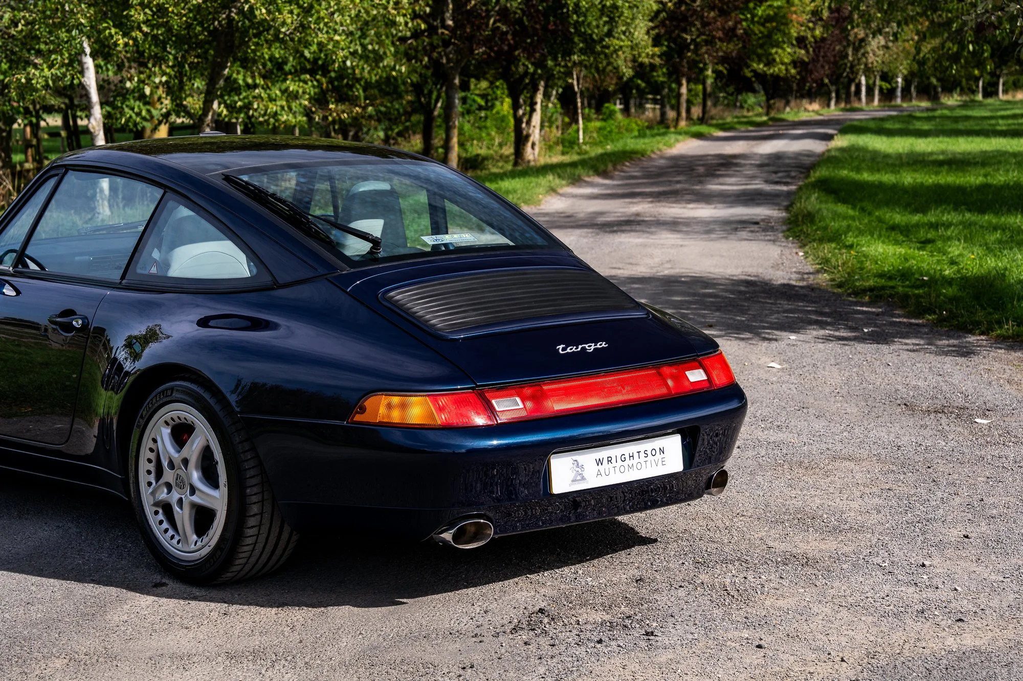 Porsche_993_Targa_exterior-4.jpg