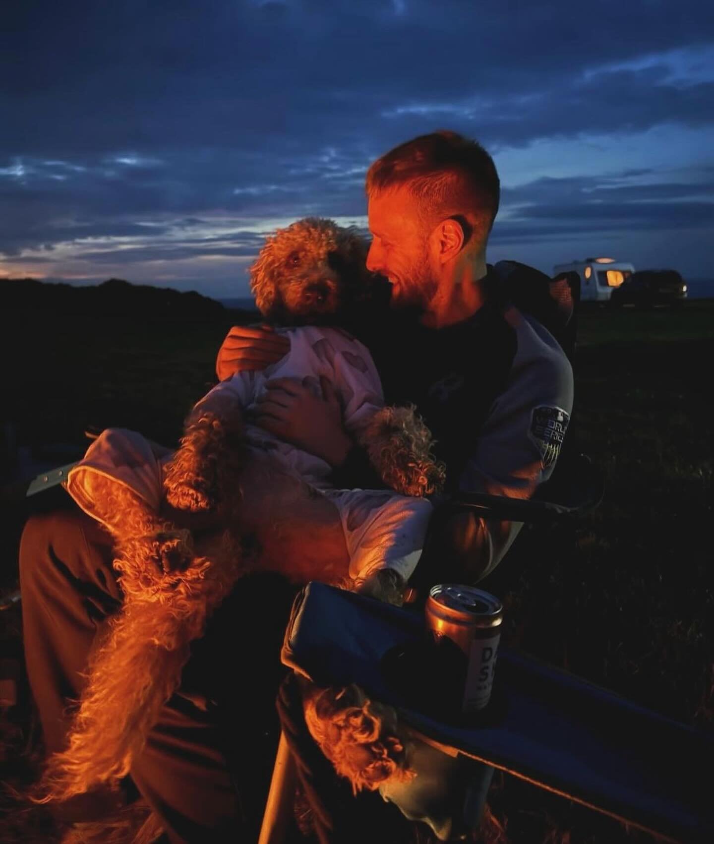 Enjoy an evening by the fire with the ones you love 🔥🐾Sunsets over the sea included!! 🌅 

Thank you @steve_hatton for sharing your photos with us! We&rsquo;re so glad you enjoyed your stay 🏕️ 

Reserve your pitch on www.celticcamping.co.uk 

#cam