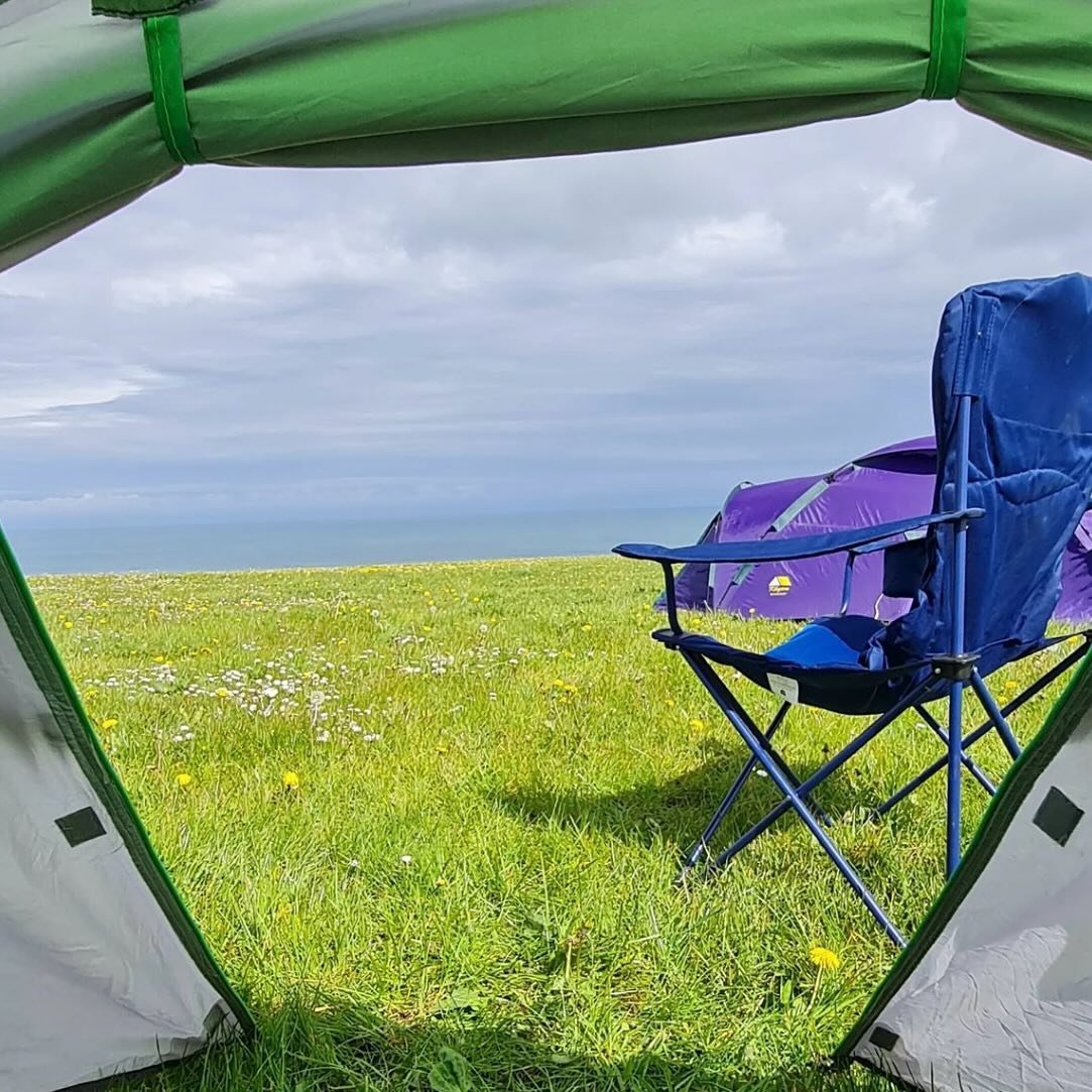 Enjoy sea views from the comfort of your tent 🏕️ all of our fields have expansive views out to sea, so no matter where you are on site, you&rsquo;ll be able to see the view! 🐬

Thank you @ella_rose_chappell for sharing your photos with us! We&rsquo