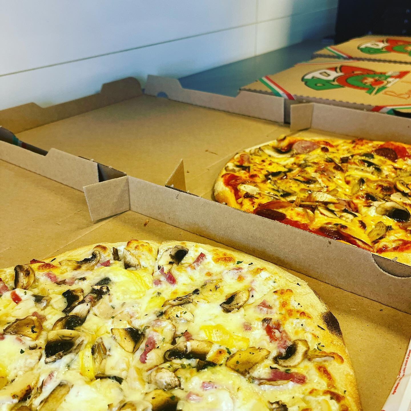 Un vrai vendredi soir c est un vendredi avec une bonne pizza 🍕 ☺️☺️