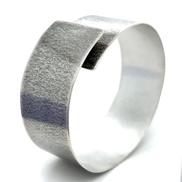 sh-jewellery-edinburgh-contemporary-oxidised-cuff-preloved