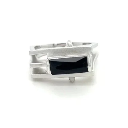 sh-jewellery-edinburgh-contemporary-black-stone-ring-preloved