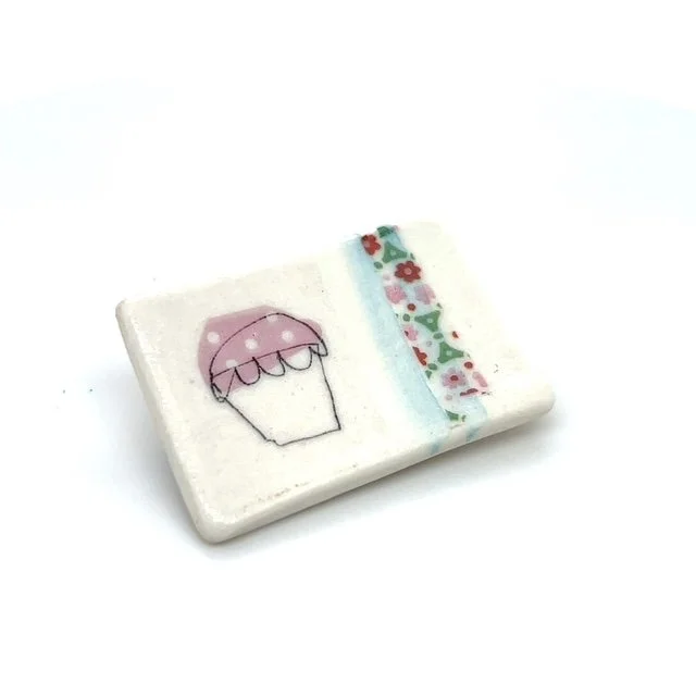 ceramic-cupcake-brooch.jpg