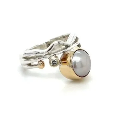 sh-jewellery-edinburgh-contemporary-leigh-fotheringham-pearl-and-diamond-ring-silver