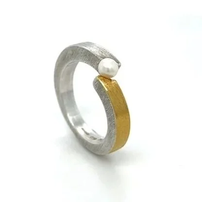 manu-silver-gold-pearl-ring.jpg