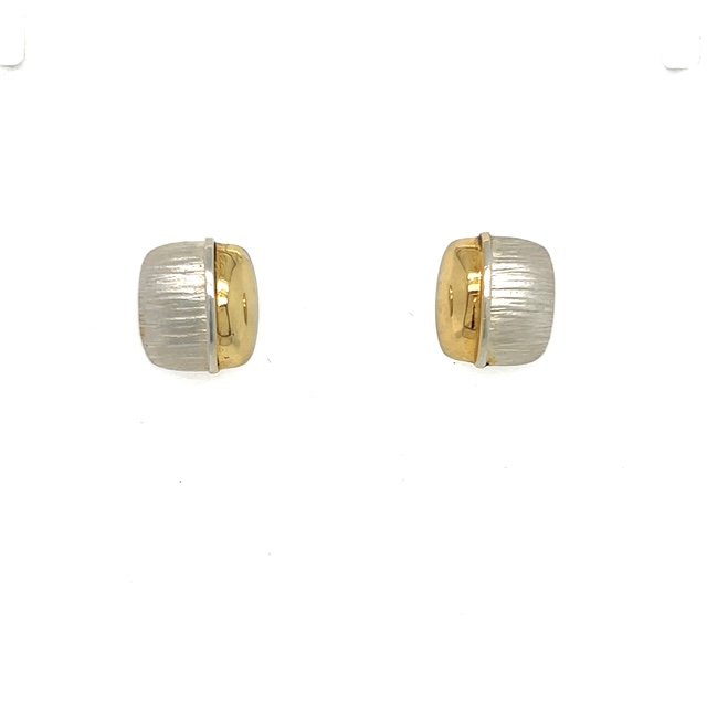 Contrast Pillow Studs